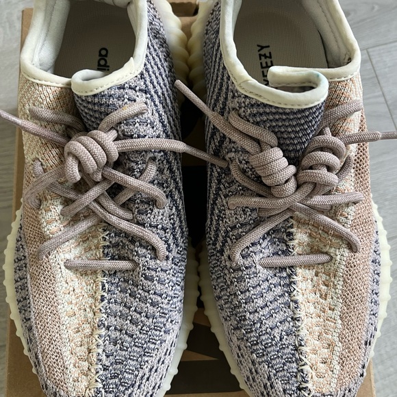 Adidas Yeezy Insoles in White and Gray